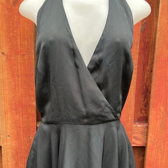 Elegant Black Halter Dress Size 12 %100 Silk Open Back - Picture 5 of 11
